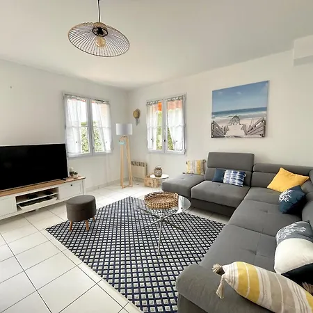 Дом отдыха Maison Renovee Avec Jardin, 2 Chambres, Wifi, A 500m De La - - Fr-1-231-320 *